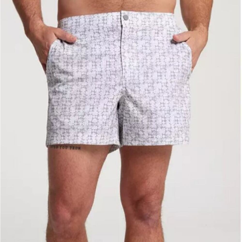 VRST Men's White Silver Stamped Geo Print 5" Resort Shorts Size L